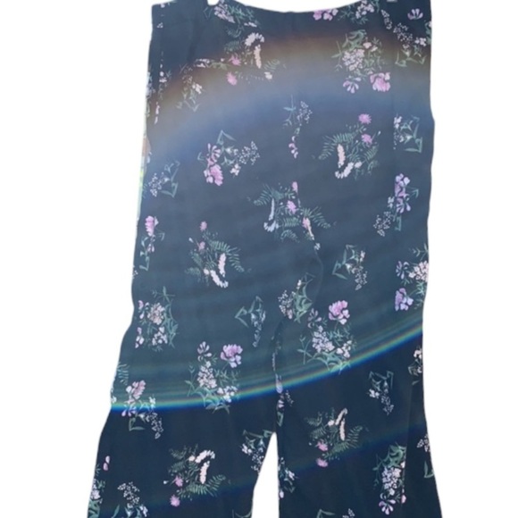 Ann Taylor size 8 wide legged floral pants, waist 17", inseam 25", rise 12" - Picture 2 of 4